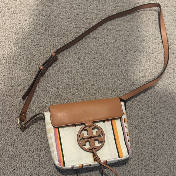 Tory Burch Handbags - Tory Burch Tan and Cream Crossbody Bag